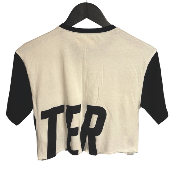 Hollister Crew Neck Short Sleeve Graphic Crop Top - Picture 2 of 2